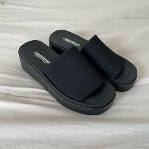 NEW cushionaire sandals